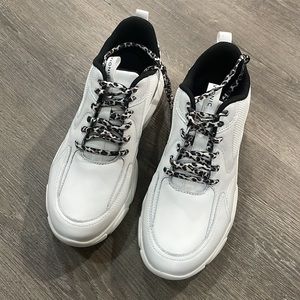 vionic honey sneaker white